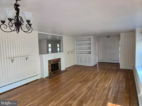 Living - 505 E Loockerman St, Dover, DE 19901 photo 2 of 5