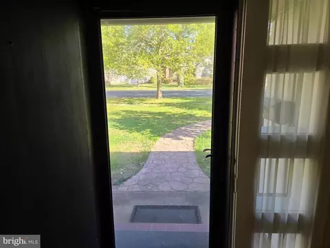 Entry Way - 505 E Loockerman St, Dover, DE 19901 photo 2 of 8