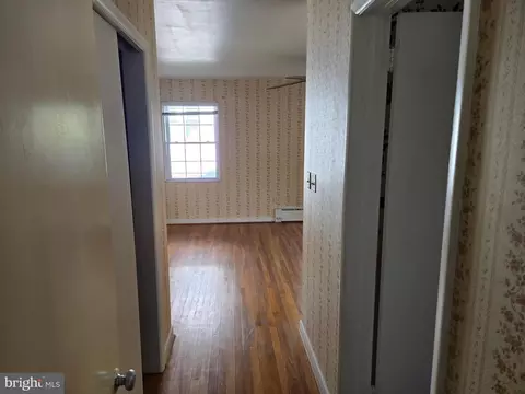 Entry Way - 505 E Loockerman St, Dover, DE 19901 photo 5 of 8