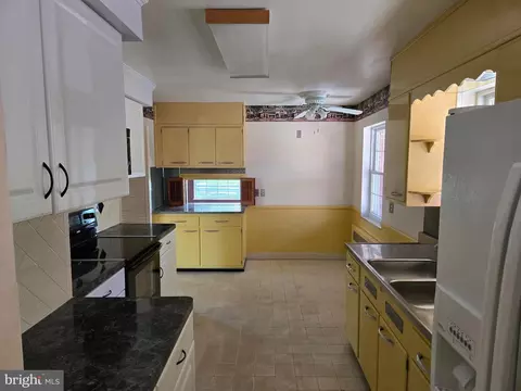 Kitchen - 505 E Loockerman St, Dover, DE 19901 photo 2 of 2