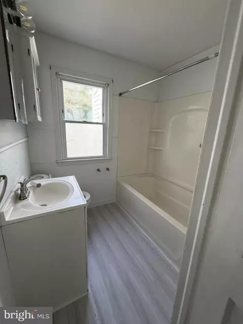 Bath - 38 Hilldale Rd, Dover, DE 19901 photo 1 of 1