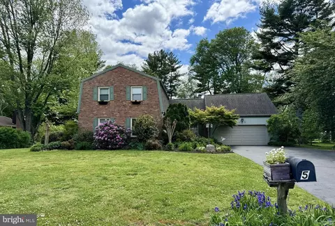 5 W Fairways Cir, Smyrna, DE 19977