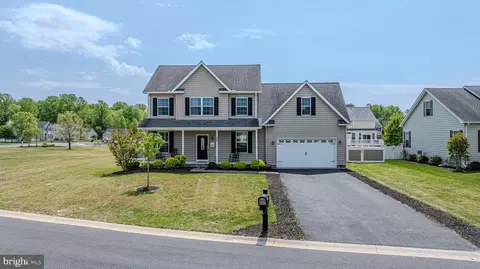 160 Ponds Edge Dr, Felton, DE 19943