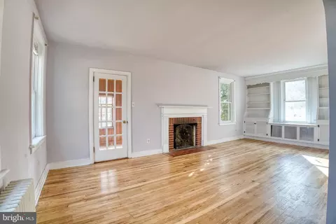 Living - 2502 S State St, Dover, DE 19901 photo 2 of 6