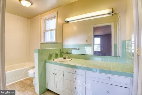 Bath - 2502 S State St, Dover, DE 19901 photo 1 of 3