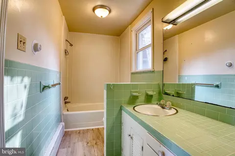 Bath - 2502 S State St, Dover, DE 19901 photo 2 of 3
