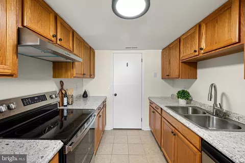Kitchen - 1207 S Farmview Dr, Dover, DE 19904 photo 2 of 2