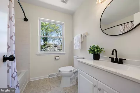 Bath - 1207 S Farmview Dr, Dover, DE 19904 photo 2 of 4