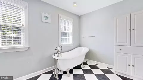 Bath - 73 Washington St, Dover, DE 19901 photo 5 of 7