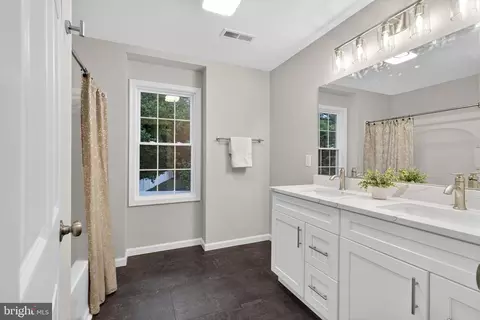 Entry Way - 65 Laurel Dr, Dover, DE 19901 photo 5 of 6