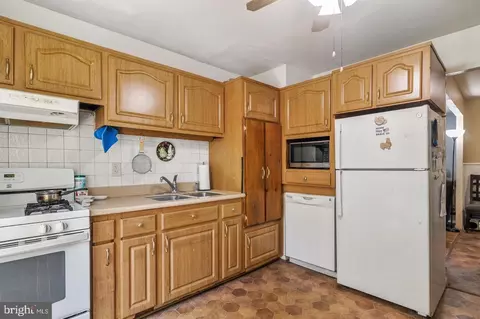 Kitchen - 937 Boggs Dr, Dover, DE 19901 photo 2 of 2