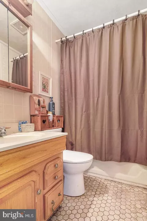 Bath - 937 Boggs Dr, Dover, DE 19901 photo 1 of 2