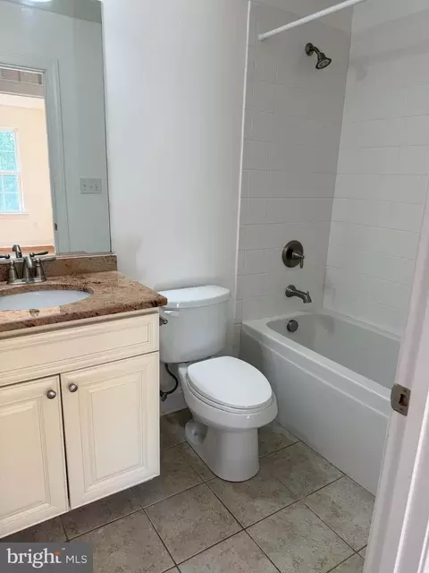 Bath - 46 Representative Ln #19, Dover, DE 19904 photo 2 of 2