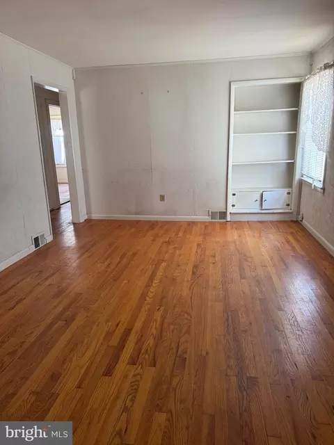 Living - 827 E Division St, Dover, DE 19901 photo 1 of 1