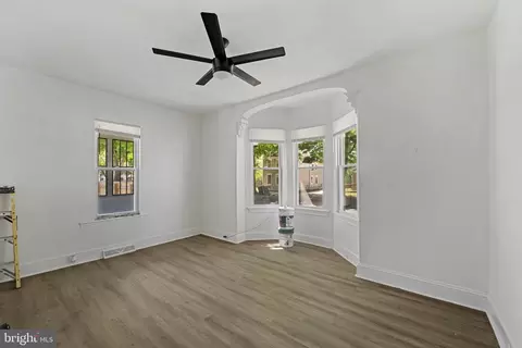 Living - 31 S New St, Dover, DE 19904 photo 1 of 3