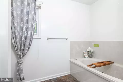 Bath - 2 Hemsted Ct, Dover, DE 19904 photo 1 of 4