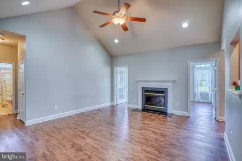 Living - 266 Stone Ridge Dr, Dover, DE 19901 photo 1 of 4