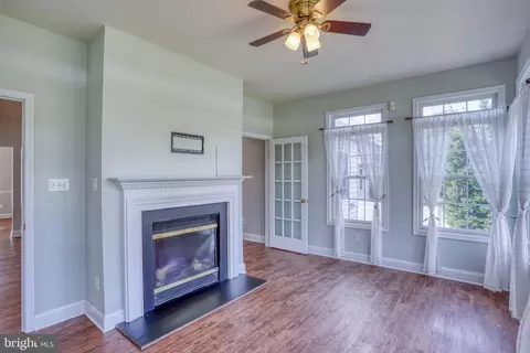 Living - 266 Stone Ridge Dr, Dover, DE 19901 photo 4 of 4