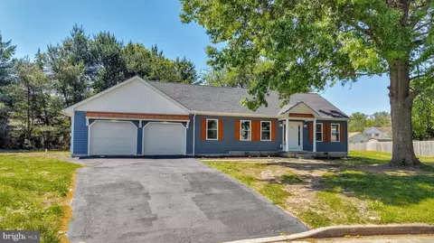 10 Newark Cir, Dover, DE 19904