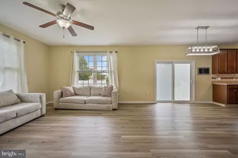Living - 554 Phillips Dr, Magnolia, DE 19962 photo 2 of 4