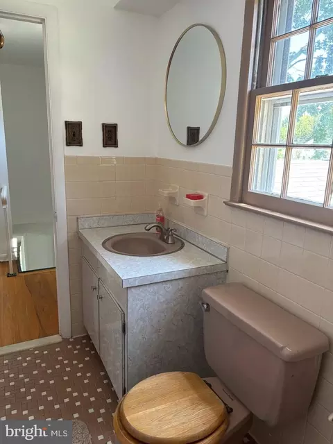 Bath - 610 N Governors Ave, Dover, DE 19904 photo 4 of 5