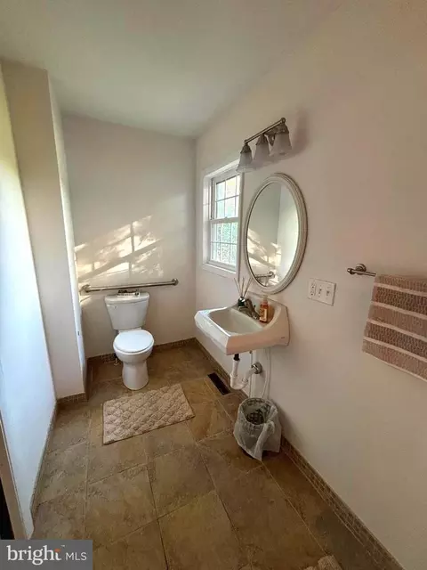 Bath - 610 N Governors Ave, Dover, DE 19904 photo 1 of 5