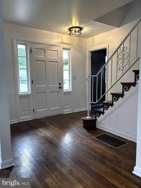 Entry Way - 610 N Governors Ave, Dover, DE 19904 photo 1 of 4