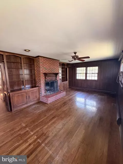 Living - 610 N Governors Ave, Dover, DE 19904 photo 6 of 6