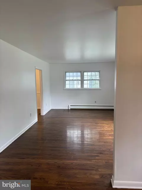 Living - 610 N Governors Ave, Dover, DE 19904 photo 1 of 6