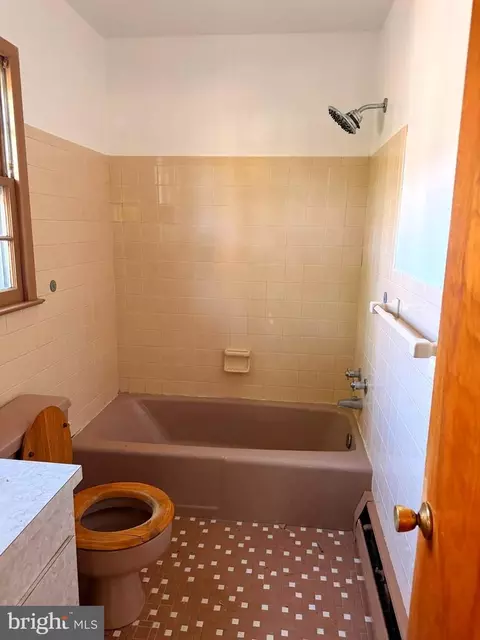 Bath - 610 N Governors Ave, Dover, DE 19904 photo 5 of 5