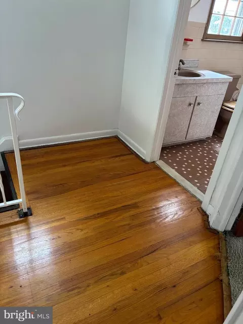 Entry Way - 610 N Governors Ave, Dover, DE 19904 photo 3 of 4