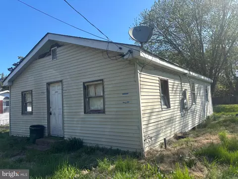 64 E Poplar St, Frederica, DE 19946