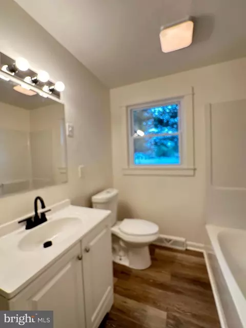 Bath - 822 White Oak Rd, Dover, DE 19901 photo 3 of 3