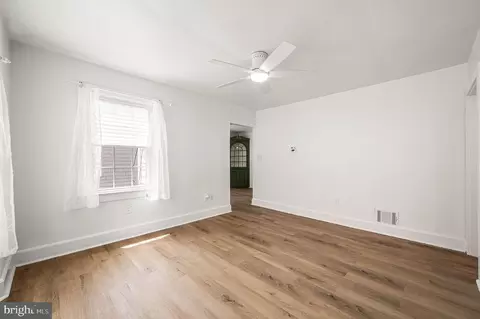 Living - 39 Pine St, Dover, DE 19901 photo 1 of 2