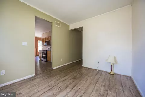 Living - 291 Berwick Ln, Dover, DE 19904 photo 3 of 4