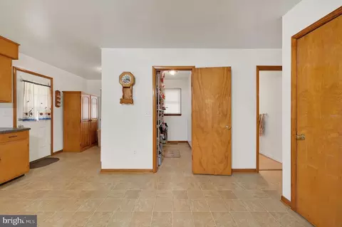 Entry Way - 7141 Pearsons Corner Rd, Dover, DE 19904 photo 4 of 5