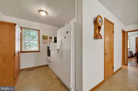 Entry Way - 7141 Pearsons Corner Rd, Dover, DE 19904 photo 3 of 5