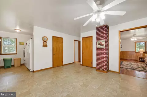 Entry Way - 7141 Pearsons Corner Rd, Dover, DE 19904 photo 2 of 5