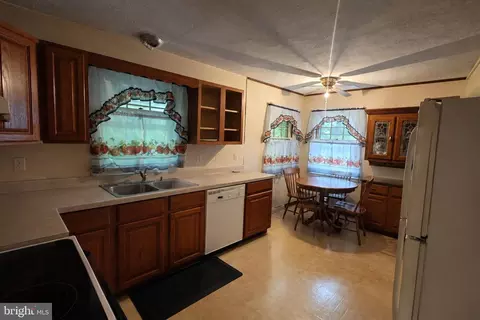 Entry Way - 730 E Division St, Dover, DE 19901 photo 1 of 5