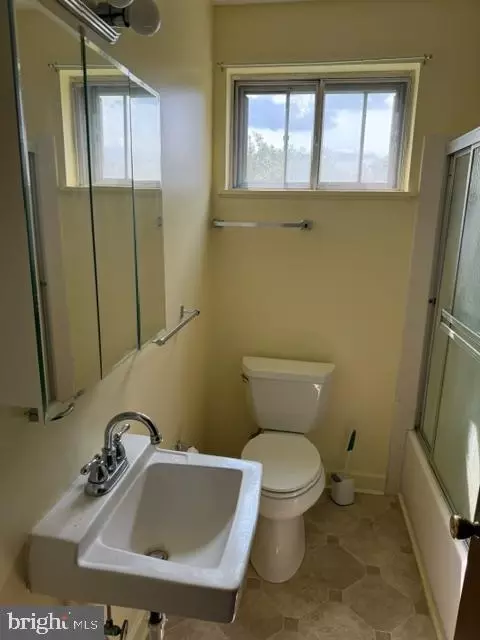 Bath - 2014 S State St, Dover, DE 19901 photo 1 of 1