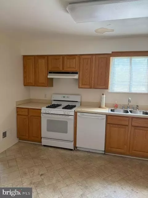 Kitchen - 2014 S State St, Dover, DE 19901 photo 5 of 5