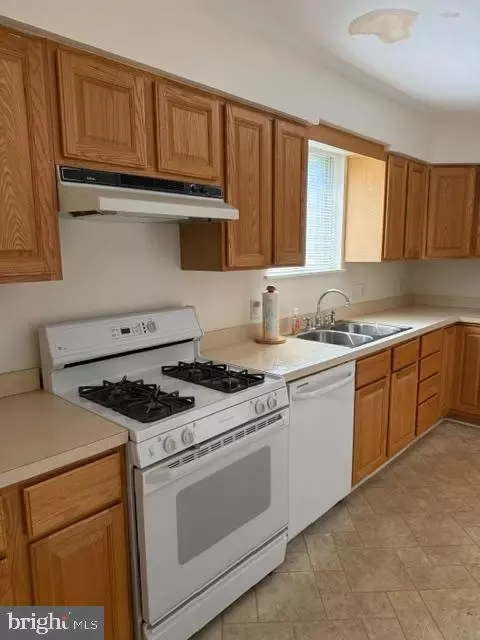 Kitchen - 2014 S State St, Dover, DE 19901 photo 2 of 5