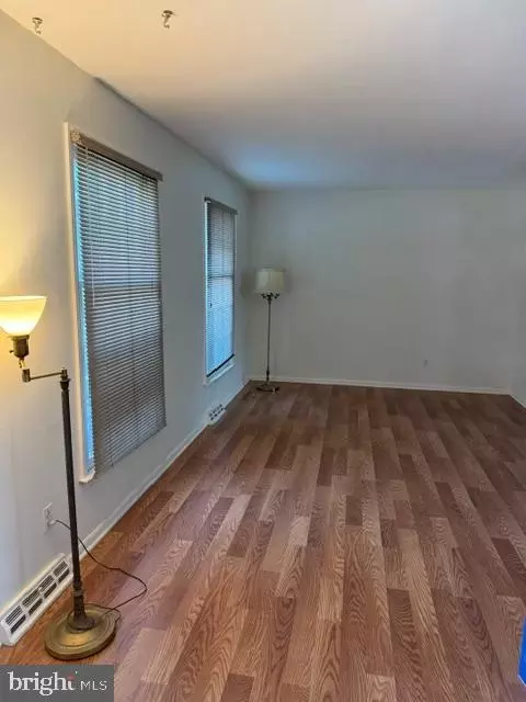 Living - 2014 S State St, Dover, DE 19901 photo 2 of 2
