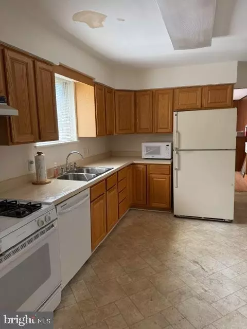 Kitchen - 2014 S State St, Dover, DE 19901 photo 3 of 5