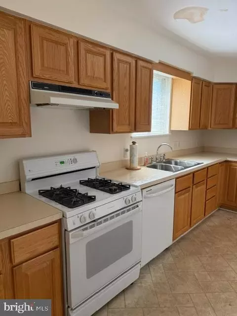 Kitchen - 2014 S State St, Dover, DE 19901 photo 1 of 5
