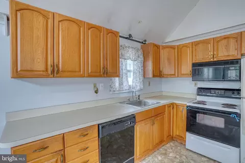 Kitchen - 257 Front St, Leipsic, DE 19901 photo 2 of 3
