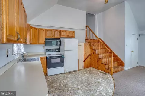 Kitchen - 257 Front St, Leipsic, DE 19901 photo 3 of 3