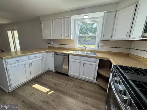 Kitchen - 13 Crown Cir, Dover, DE 19901 photo 6 of 8
