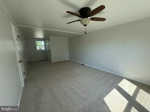 Living - 13 Crown Cir, Dover, DE 19901 photo 3 of 10