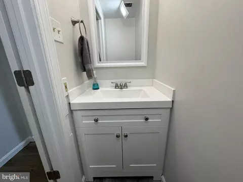 Bath - 13 Crown Cir, Dover, DE 19901 photo 1 of 14